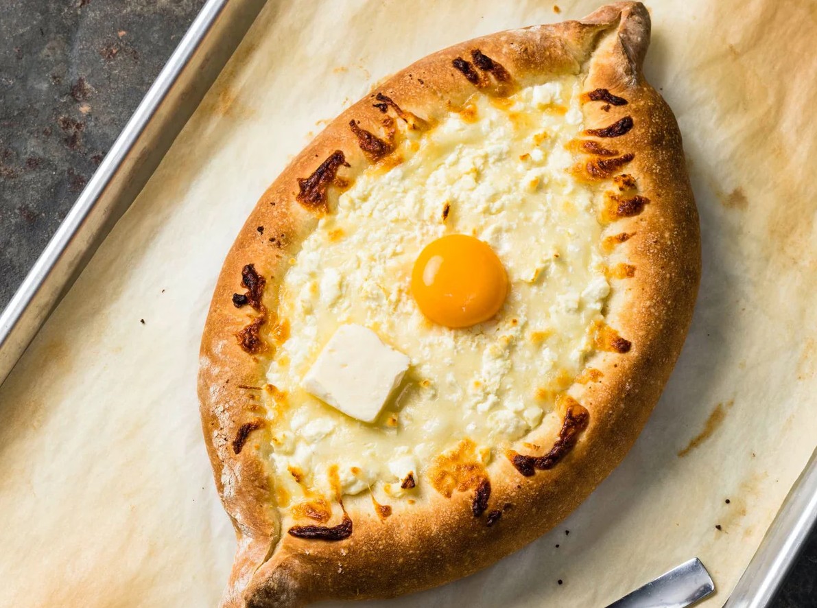 Adjaruli Khachapuri – Georgisch kaasbrood